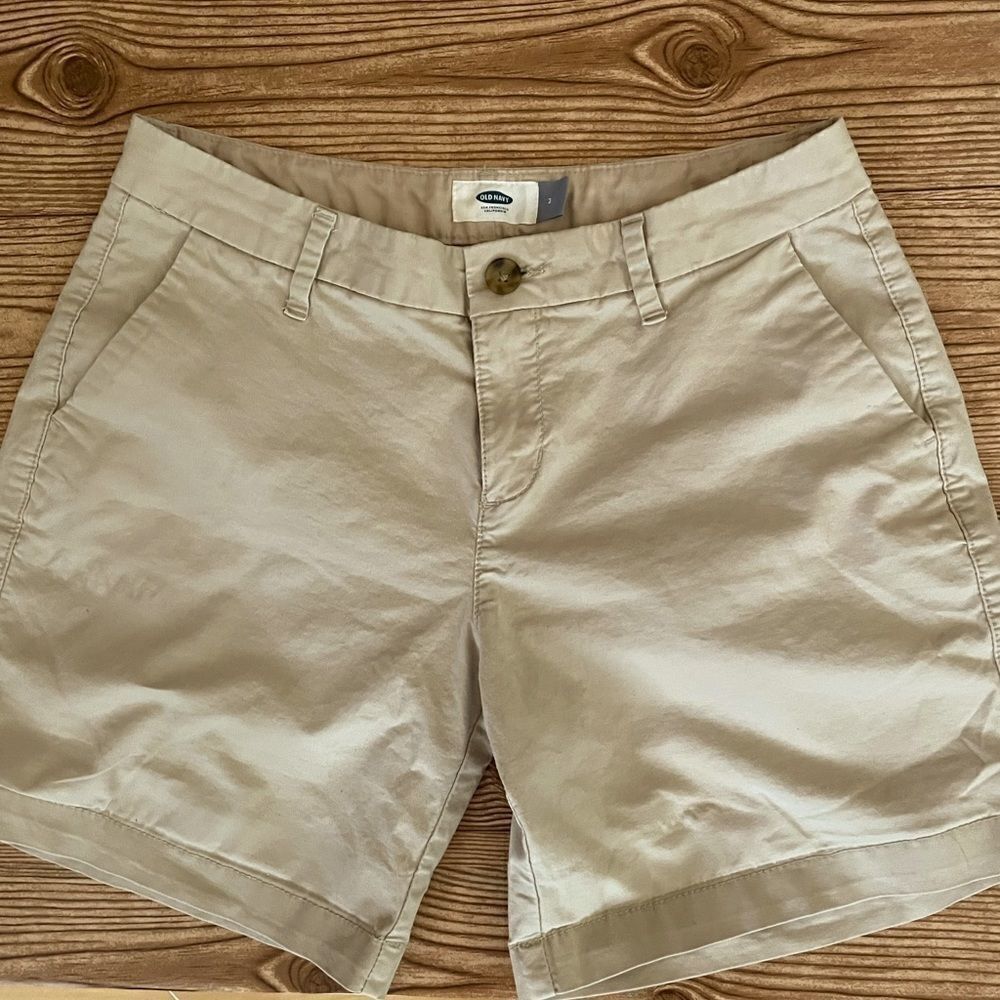 Old Navy tan khaki flat front shorts size 2